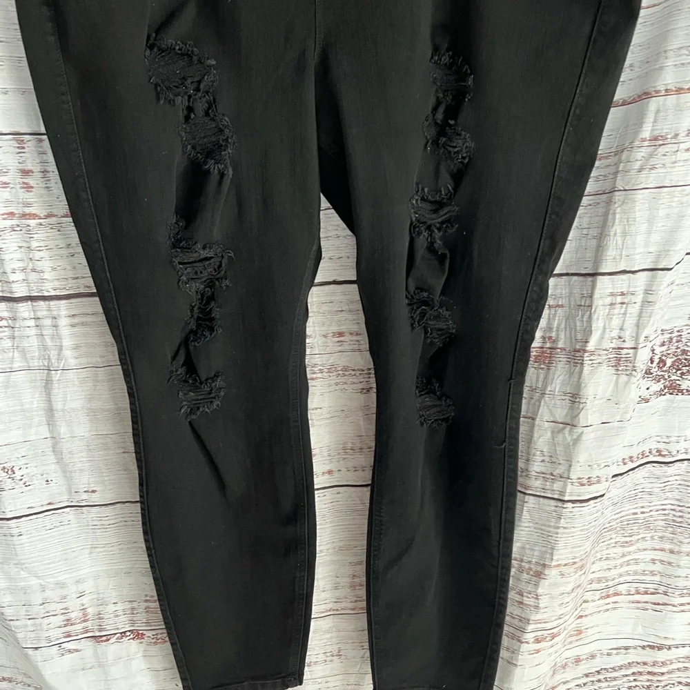 TORRID BOMBSHELL SKINNY PREMIUM STRETCH HIGH-RISE DESTRUCTED JEAN. Size 24R - Picture 7 of 11